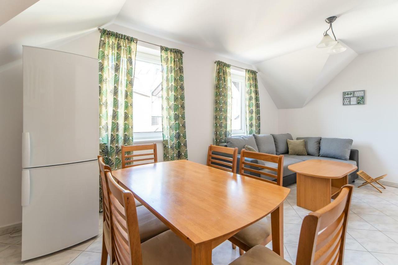 3-Bedroom Apartment Plac Neptuna By Noclegi Renters Мендзиздрое Екстериор снимка